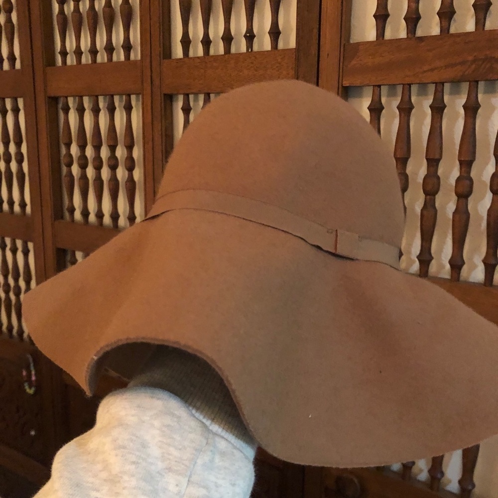 Felt hat - Picture 2 of 3